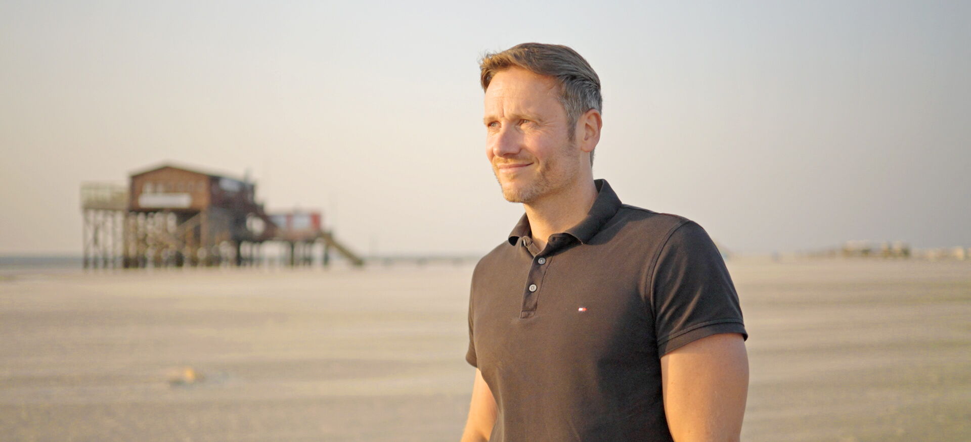 Nahaufnahme eines Mannes am Strand