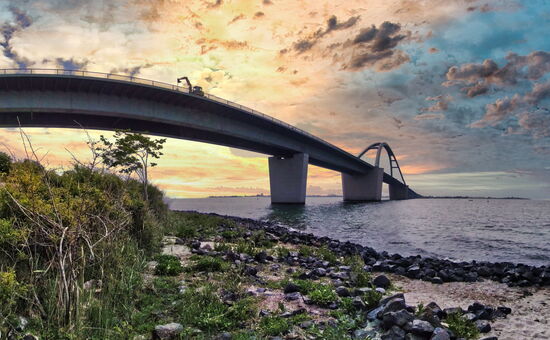 Lange Brücke über See